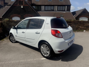 2011 Renault Clio 1.2 I-Music Euro 5 5dr in White — image 6