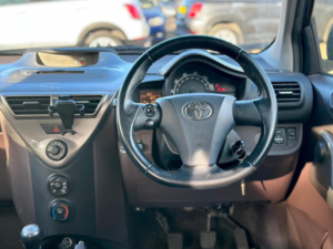 2009 Toyota Iq 1.0 Vvt-I Euro 4 3dr in Purple — image 2
