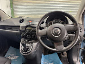 2012 Mazda Mazda2 1.3 Ts in Blue — image 2