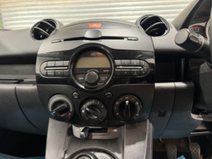 2012 Mazda Mazda2 1.3 Ts in Blue — image 4
