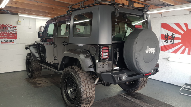 2010 Jeep Wrangler Jk V6 3.8 Auto 4WD in Black — image 1