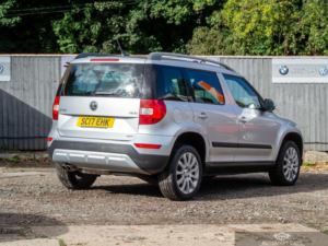 2017 Skoda Yeti 2.0 Tdi Se Business Outdoor 4WD Euro 6 (s/s) 5dr in Silver — image 6
