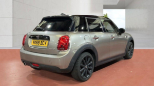 2018 MINI Hatch 1.5 Cooper Euro 6 (s/s) 5dr in Silver — image 4