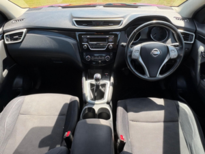 2017 Nissan Qashqai 1.5 Dci Acenta 2WD Euro 6 (s/s) 5dr in Red — image 2