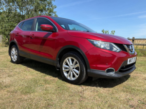 2017 Nissan Qashqai 1.5 Dci Acenta 2WD Euro 6 (s/s) 5dr in Red — image 3