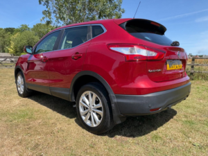2017 Nissan Qashqai 1.5 Dci Acenta 2WD Euro 6 (s/s) 5dr in Red — image 6