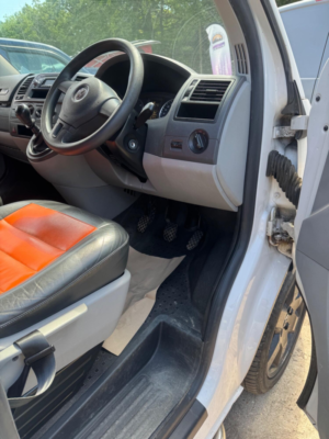 2010 Volkswagen Transporter 2.0 Tdi T28 in White — image 6