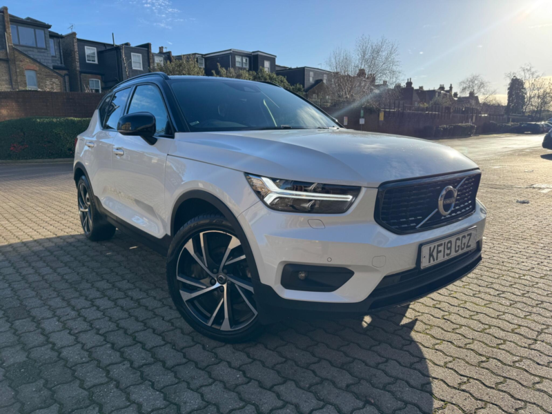 2019 Volvo Xc40 2.0 T4 R-Design Pro Auto AWD Euro 6 (s/s) 5dr in White — image 1