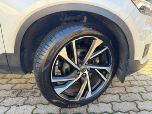 2019 Volvo Xc40 2.0 T4 R-Design Pro Auto AWD Euro 6 (s/s) 5dr in White — image 2