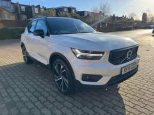2019 Volvo Xc40 2.0 T4 R-Design Pro Auto AWD Euro 6 (s/s) 5dr in White — image 4