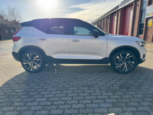2019 Volvo Xc40 2.0 T4 R-Design Pro Auto AWD Euro 6 (s/s) 5dr in White — image 5