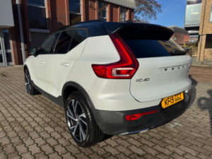 2019 Volvo Xc40 2.0 T4 R-Design Pro Auto AWD Euro 6 (s/s) 5dr in White — image 6