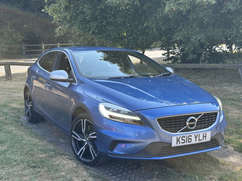 2016 Volvo V40 2.0 R-Design Pro D4 in Blue — image 1