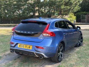 2016 Volvo V40 2.0 R-Design Pro D4 in Blue — image 4