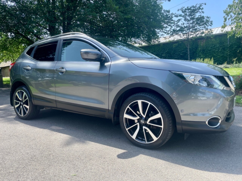 2017 Nissan Qashqai 1.6 Dig-T Tekna SUV 5dr Petrol Manual 2WD Euro 6 (s/s) (163 Ps) in Grey — image 1