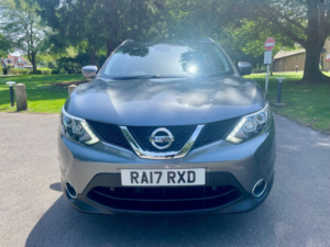2017 Nissan Qashqai 1.6 Dig-T Tekna SUV 5dr Petrol Manual 2WD Euro 6 (s/s) (163 Ps) in Grey — image 2