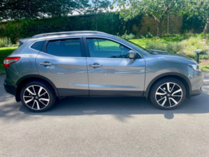 2017 Nissan Qashqai 1.6 Dig-T Tekna SUV 5dr Petrol Manual 2WD Euro 6 (s/s) (163 Ps) in Grey — image 4