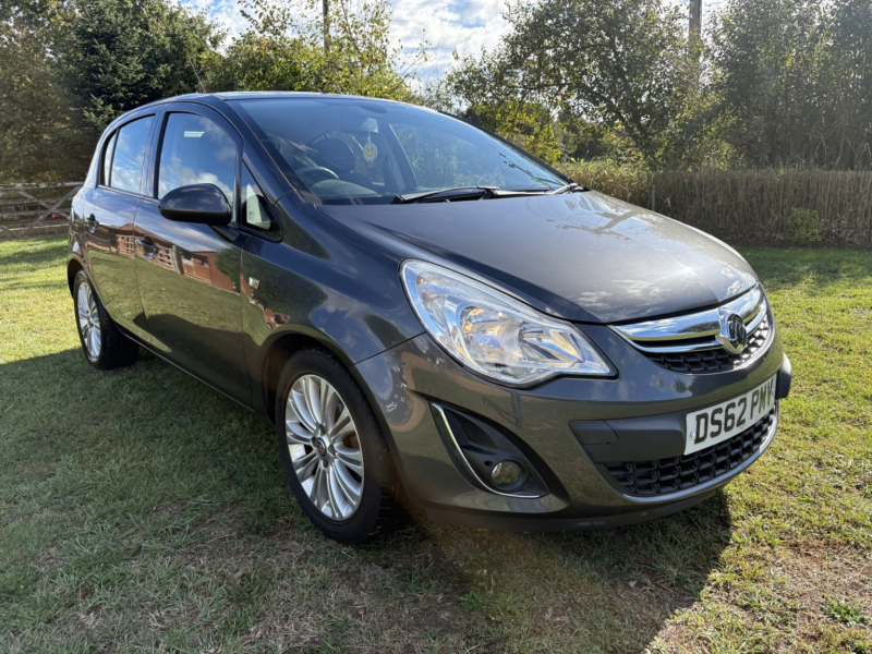 2013 Vauxhall Corsa 1.4 16v Se in Grey — image 1