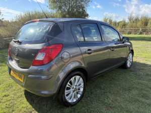 2013 Vauxhall Corsa 1.4 16v Se in Grey — image 6