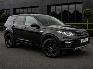 2016 Land Rover Discovery Sport 2.0 Td4 Se Tech Auto 4WD Euro 6 (s/s) 5dr in Black — image 4
