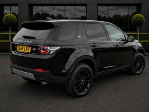 2016 Land Rover Discovery Sport 2.0 Td4 Se Tech Auto 4WD Euro 6 (s/s) 5dr in Black — image 5