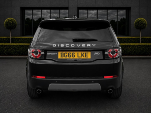 2016 Land Rover Discovery Sport 2.0 Td4 Se Tech Auto 4WD Euro 6 (s/s) 5dr in Black — image 6