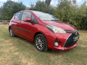 2016 Toyota Yaris 1.3 Dual Vvt-I Icon in Red — image 3