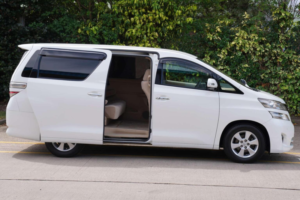 2009 Toyota Vellfire 2.4 X 5dr 8 Seats in White — image 3