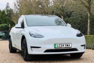 2024 Tesla Model Y (dual Motor) Long Range Auto 4wde 5dr in White — image 2