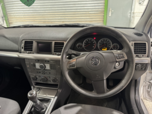 2007 Vauxhall Vectra 1.8 Vvt Exclusiv in Silver — image 2