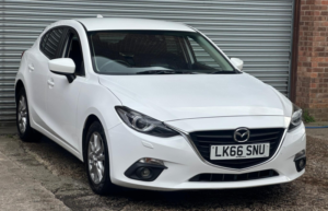 2016 Mazda Mazda3 2.0 Skyactiv-G Se-L Euro 5 (s/s) 5dr in White — image 3