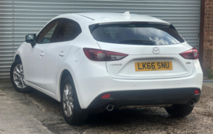 2016 Mazda Mazda3 2.0 Skyactiv-G Se-L Euro 5 (s/s) 5dr in White — image 6