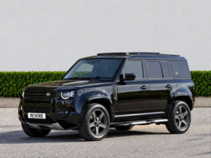 2024 Land Rover Defender 110 3.0 D250 Mhev X-Dynamic Se SUV 5dr Diesel Auto 4WD Euro 6 (s/s) (250 Ps) in Black — image 3