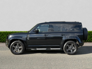2024 Land Rover Defender 110 3.0 D250 Mhev X-Dynamic Se SUV 5dr Diesel Auto 4WD Euro 6 (s/s) (250 Ps) in Black — image 4