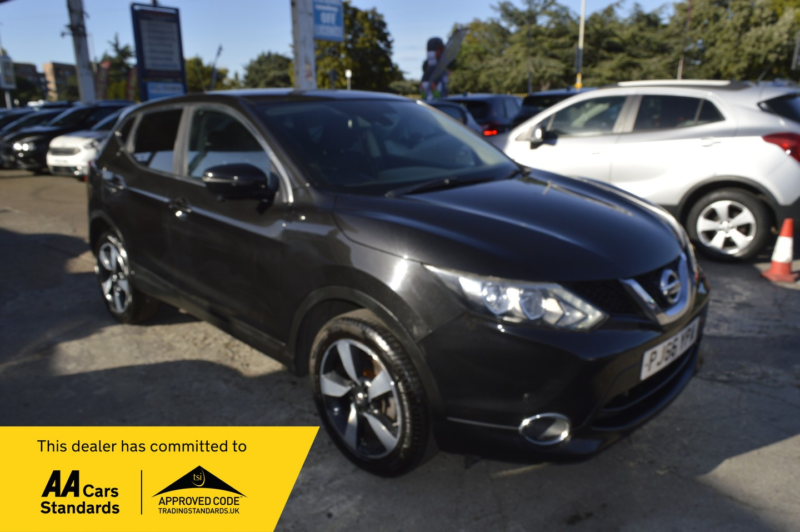 2016 Nissan Qashqai 1.2 Dig-T N-Connecta in Black — image 1