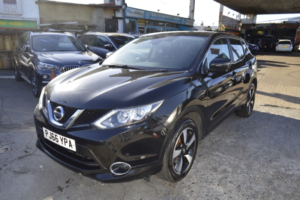 2016 Nissan Qashqai 1.2 Dig-T N-Connecta in Black — image 3