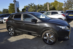 2016 Nissan Qashqai 1.2 Dig-T N-Connecta in Black — image 6