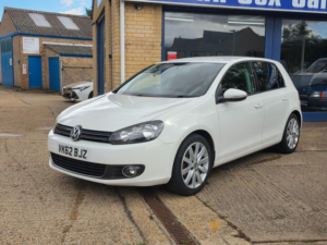 2012 Volkswagen Golf 2.0 Tdi Gt (leather) Euro 5 5dr in White — image 2