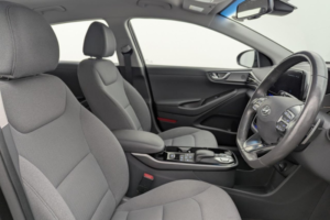 2022 Hyundai Ioniq 38.3kwh Premium Hatchback 5dr Electric Auto (136 Ps) in Black — image 3