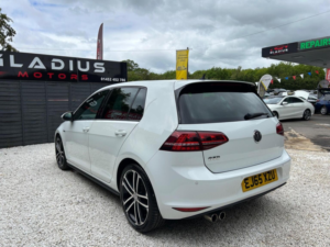 2016 Volkswagen Golf 2.0 Tdi Bluemotion Tech Gtd DSG Euro 6 (s/s) 5dr in White — image 4