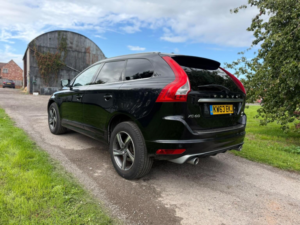 2014 Volvo Xc60 2.4 D5 R-Design Lux Nav Geartronic AWD Euro 5 5dr in Black — image 4