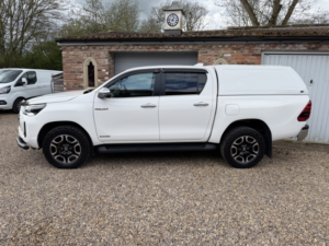 2023 Toyota Hilux 2.4 D-4d Invincible in White — image 4