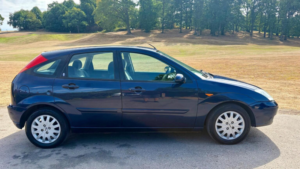 2003 Ford Focus 2.0i 16v Ghia 5dr in Blue — image 5