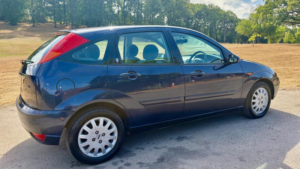 2003 Ford Focus 2.0i 16v Ghia 5dr in Blue — image 6