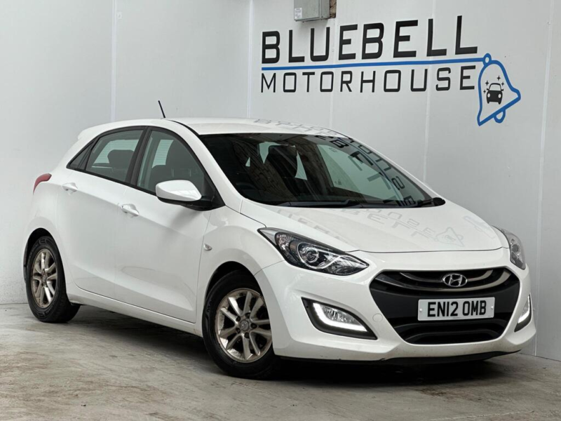 2012 Hyundai I30 1.6 Crdi Blue Drive Active Euro 5 (s/s) 5dr in White — image 1