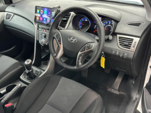 2012 Hyundai I30 1.6 Crdi Blue Drive Active Euro 5 (s/s) 5dr in White — image 4