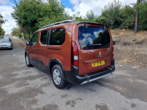 2021 Peugeot Rifter 1.2 Xl Puretech Allure in Bronze — image 6