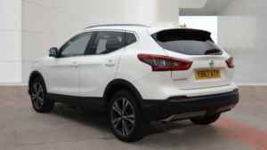 2017 Nissan Qashqai 1.2 Dig-T N-Connecta Euro 6 (s/s) 5dr in White — image 4