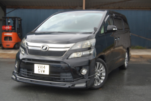 2014 Toyota Vellfire 2.4 Golden Eyes Facelift in Black — image 2