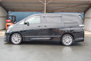 2014 Toyota Vellfire 2.4 Golden Eyes Facelift in Black — image 6